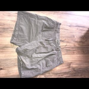 IZOD KHAKI SHORTS